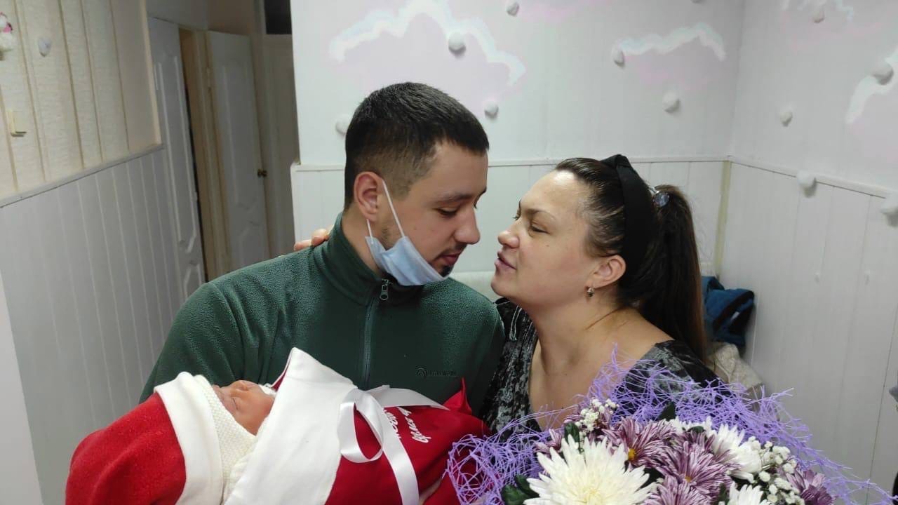 Вот такой «сладкий» новогодний подарочек получила сегодня семья Суриковых из Югорска. Поздравляем! Вот такой «сладкий» новогодний подарочек получила сегодня семья Суриковых из Югорска. Поздравляем!